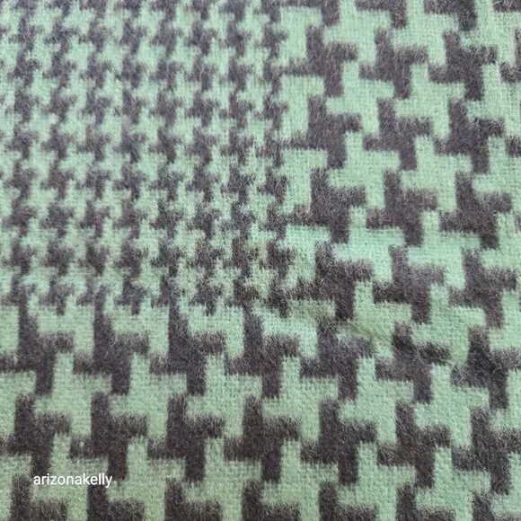 NWT Adrienne Vittadini Wool Cashmere Green Houndstooth Fringe Scarf - Picture 3 of 9